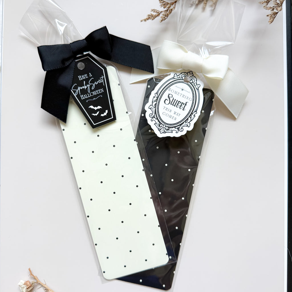 Reversible grease resistant tall cookie backer - 2.625" x 8" (Black dots & Cream dots) 15pk